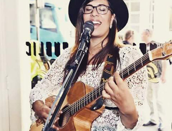 Justine Acoustic Soloist Sydney - Musicians - Singers Entertainers