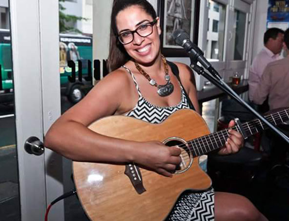 Justine Acoustic Soloist Sydney - Musicians - Singers Entertainers