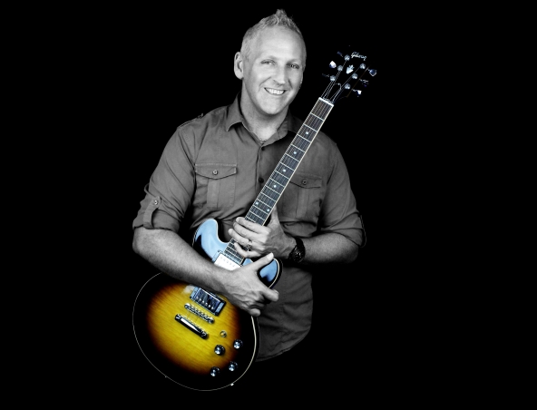 Al Solo Musician Acoustic Singer - Entertainer Brisbane