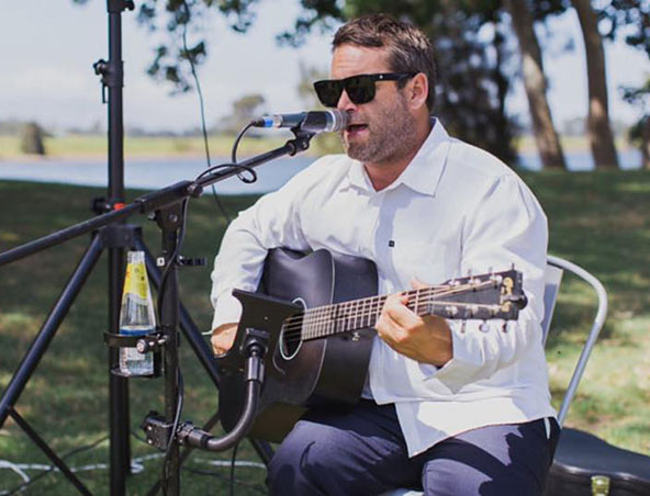 Acoustic Soloist Guy - Sydney Singers Musicians