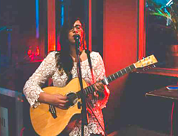 Justine Acoustic Soloist Sydney - Musicians Singer